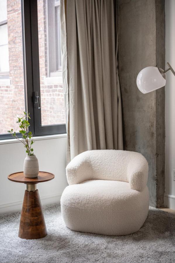 Pangsapuri Stylish Penthouse With Ceiling To Floor Windows New York